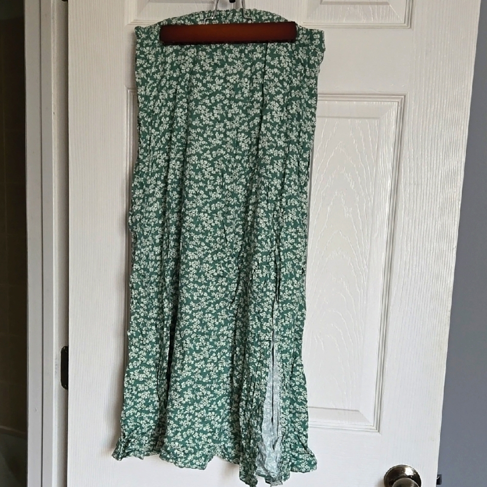 American Eagle Green Floral Midi Skirt